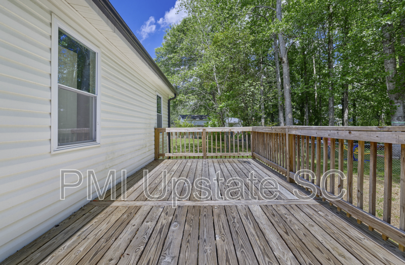 101 Paris View Dr - Photo 3 of 31
