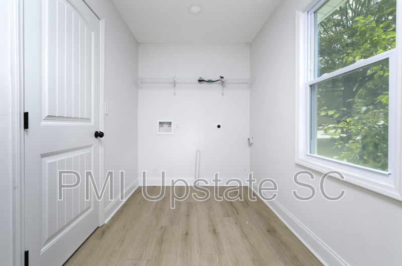 101 Paris View Dr - Photo 7 of 31