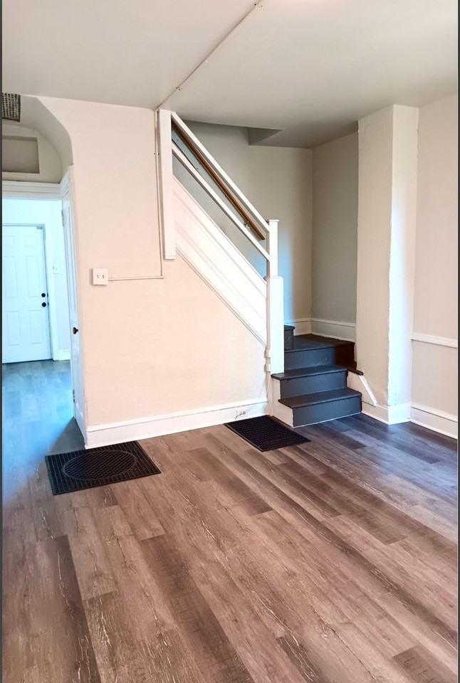 538 Lafayette St - Photo 5 of 17