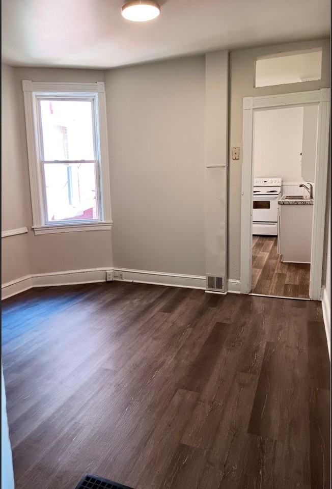 538 Lafayette St - Photo 4 of 17