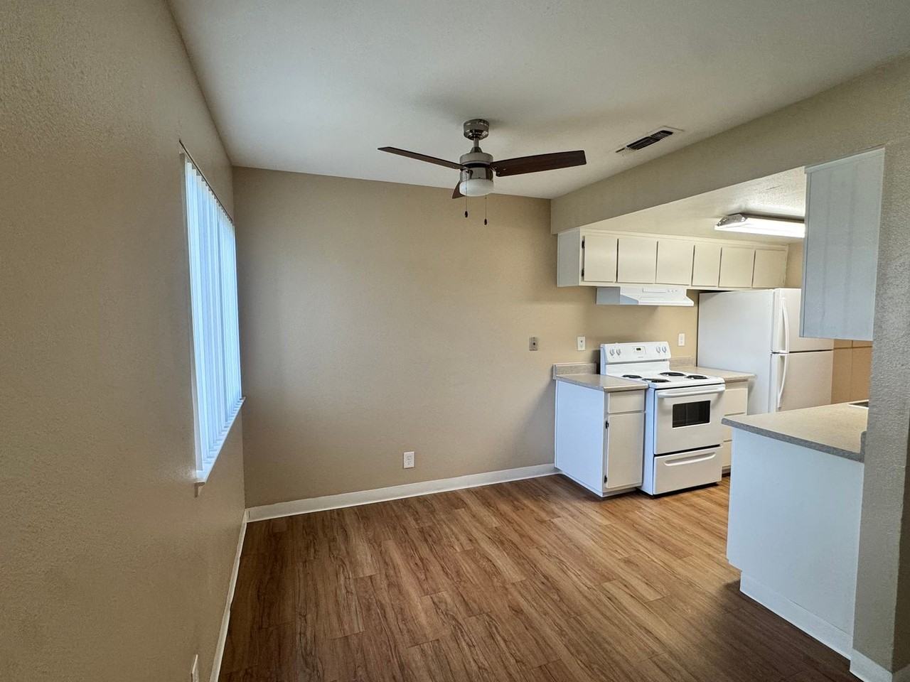 Acacia Apartments - Photo 4 of 38