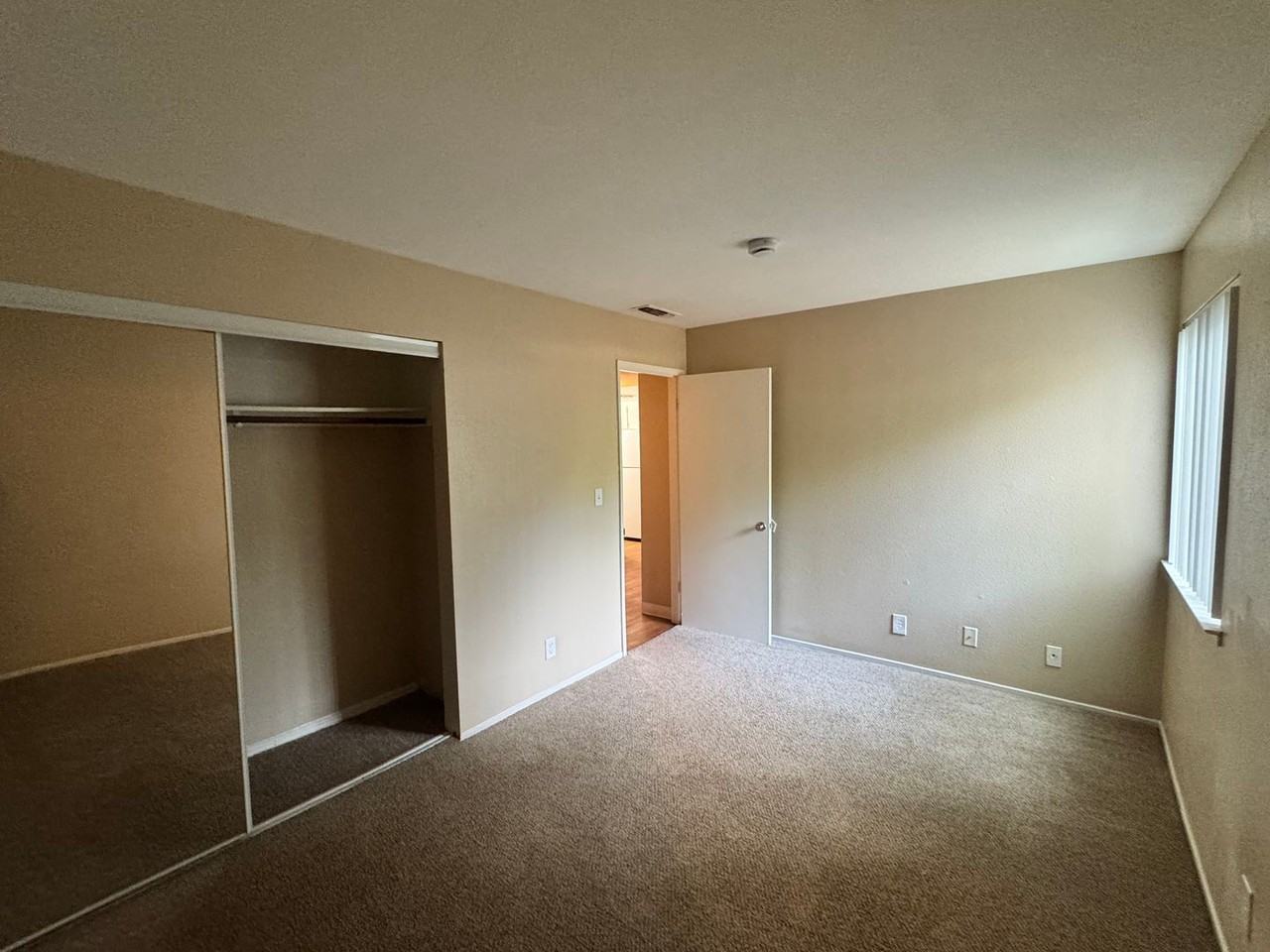 Acacia Apartments - Photo 7 of 38