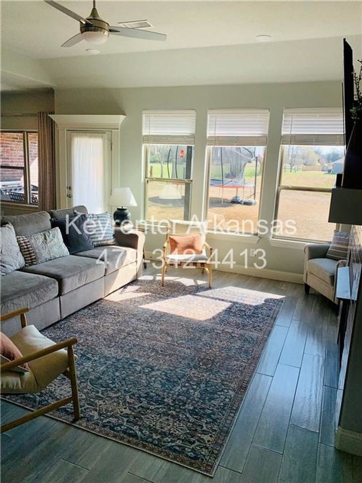 438 N Otoe St - Photo 3 of 33