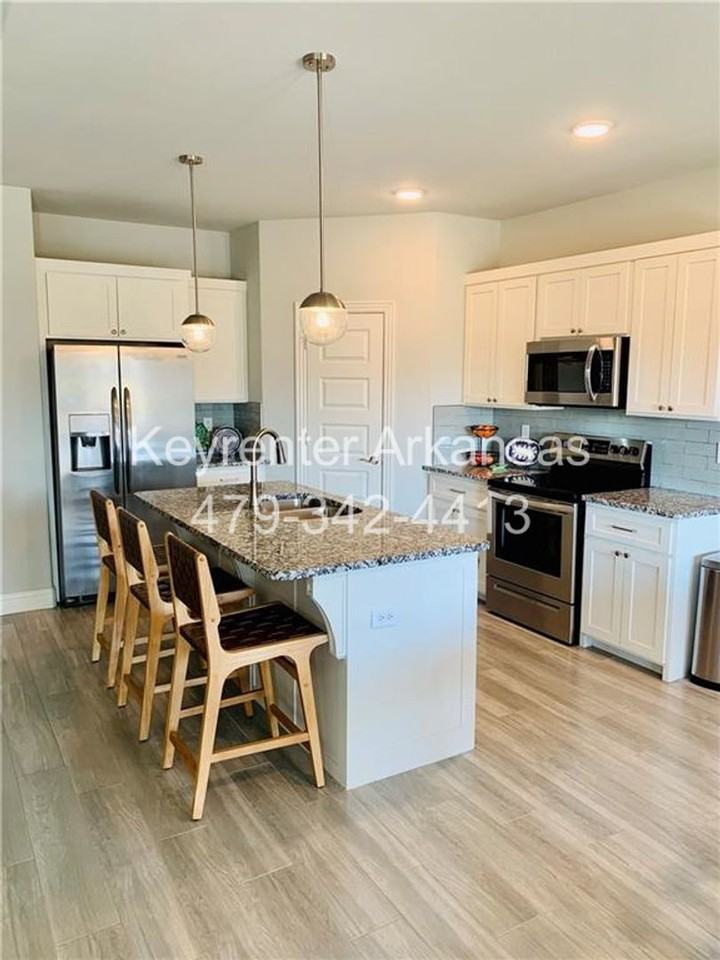 438 N Otoe St - Photo 5 of 33