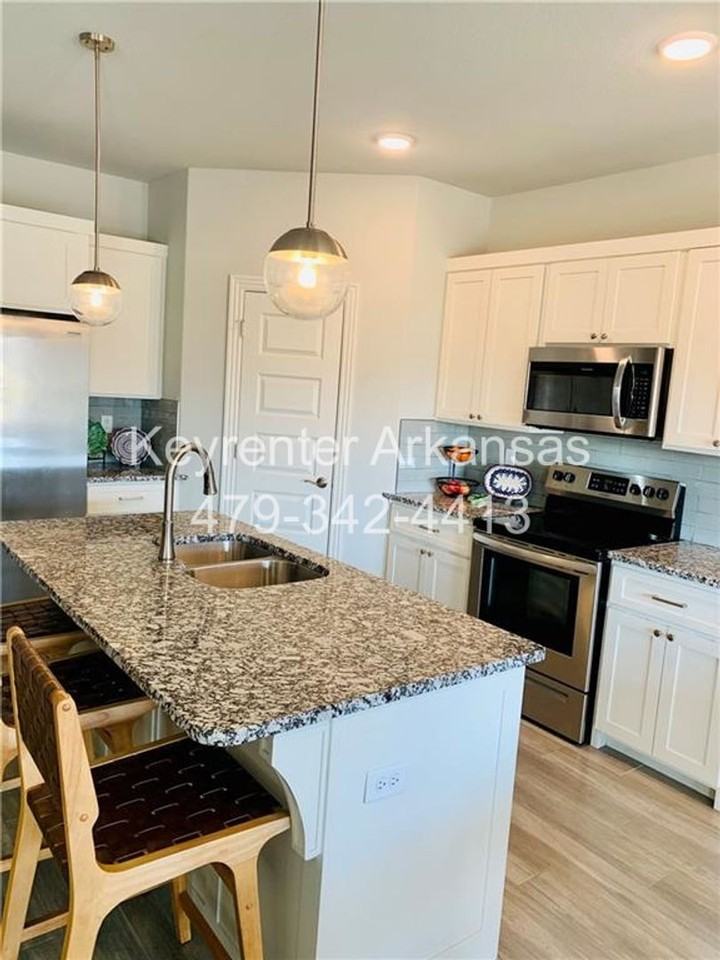 438 N Otoe St - Photo 7 of 33