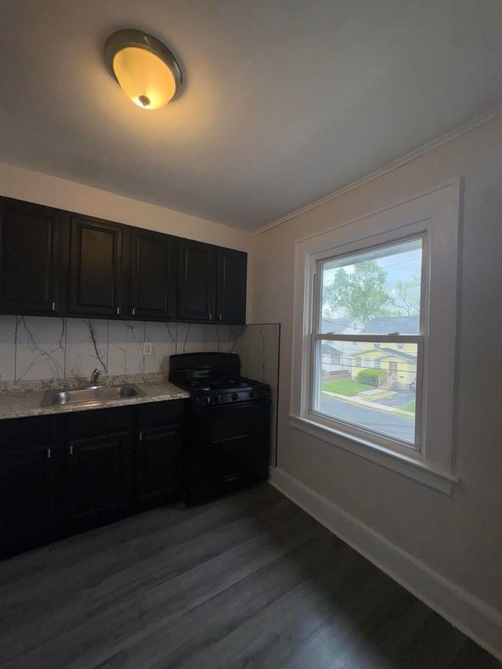 28 Beechwood Pl - Photo 3 of 12