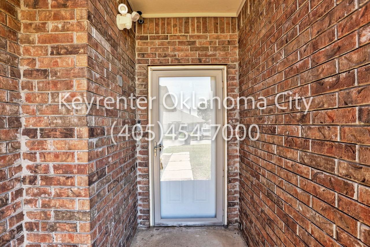 12100 Blueway Ave - Photo 2 of 44