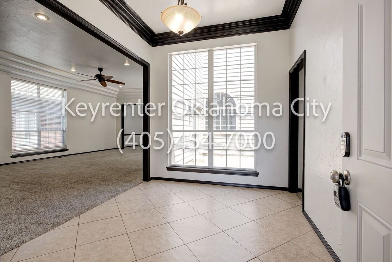 12100 Blueway Ave - Photo 3 of 44