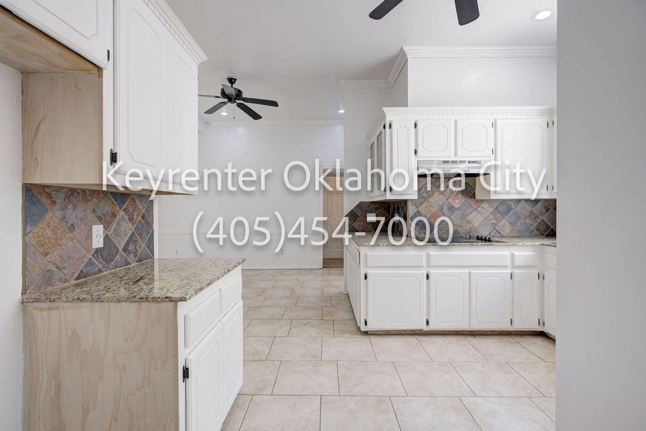 12100 Blueway Ave - Photo 7 of 44