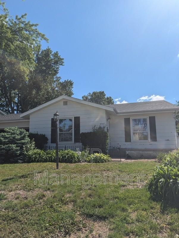 4547 N Main St - Photo 2 of 11