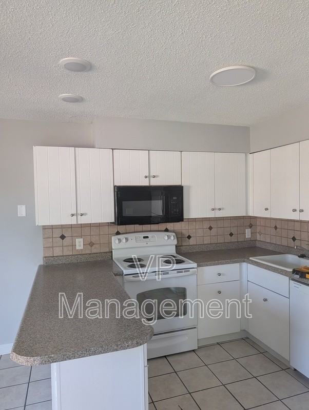 4547 N Main St - Photo 3 of 11