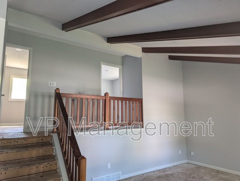 4547 N Main St - Photo 4 of 11