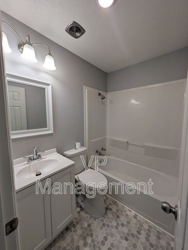 4547 N Main St - Photo 5 of 11