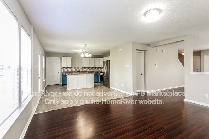 10940 Daylight Dr - Photo 4 of 17