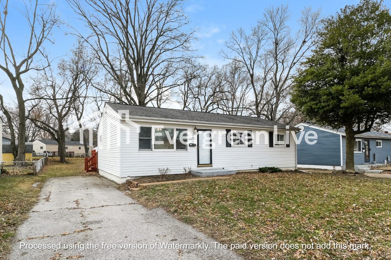 1070 Ozment Dr - Photo 2 of 15