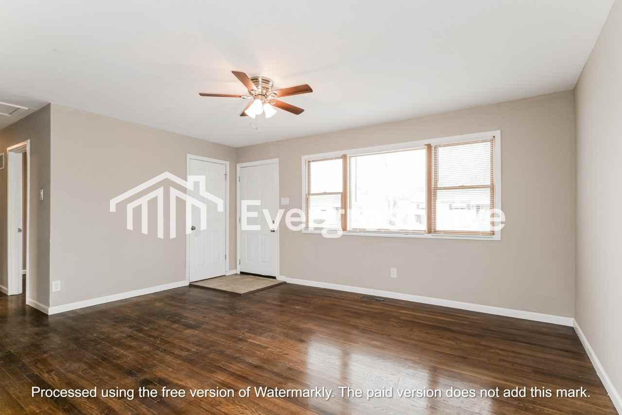 1070 Ozment Dr - Photo 3 of 15