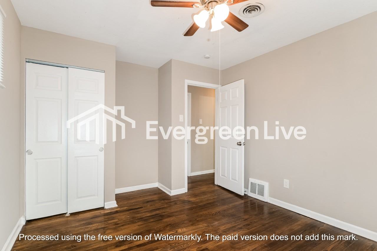 1070 Ozment Dr - Photo 5 of 15