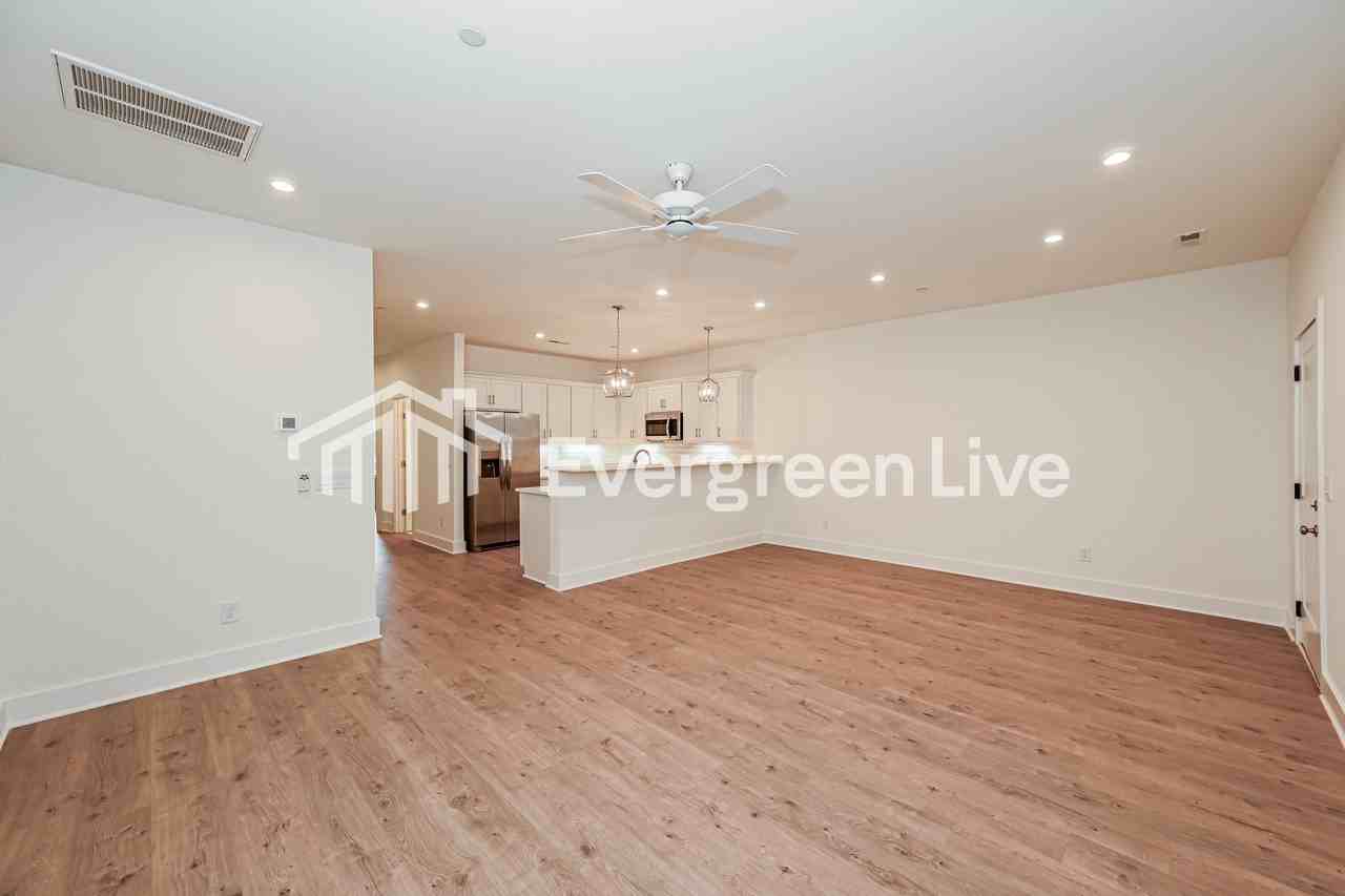 168 Leggo Ave - Photo 3 of 15