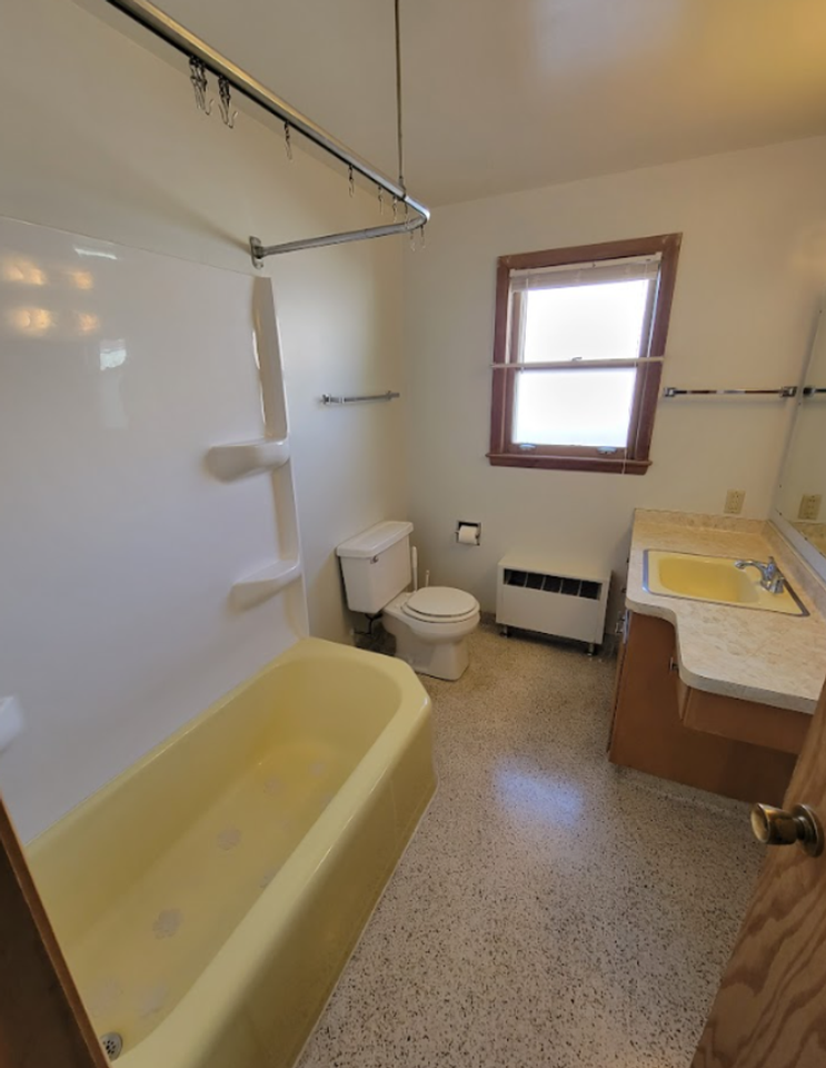 319 E Harris St - Photo 2 of 18