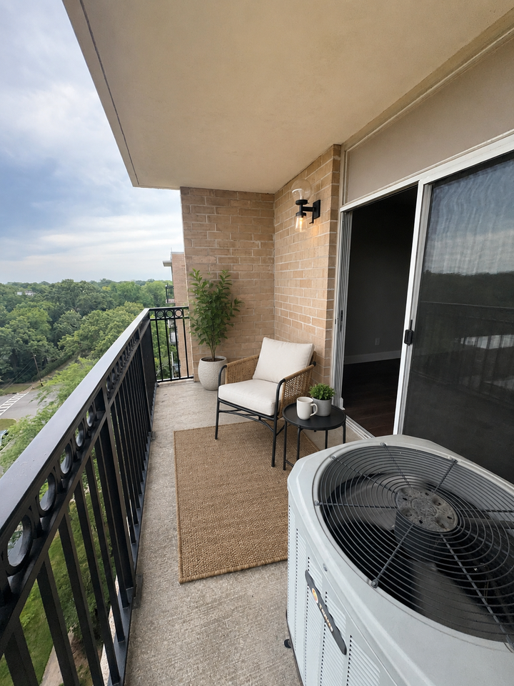 619 King St Apt 902 #902 - Photo 4 of 8