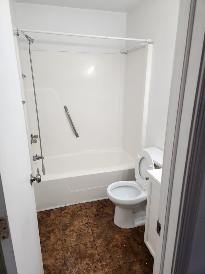 6040 Camellia Dr #B - Photo 3 of 5