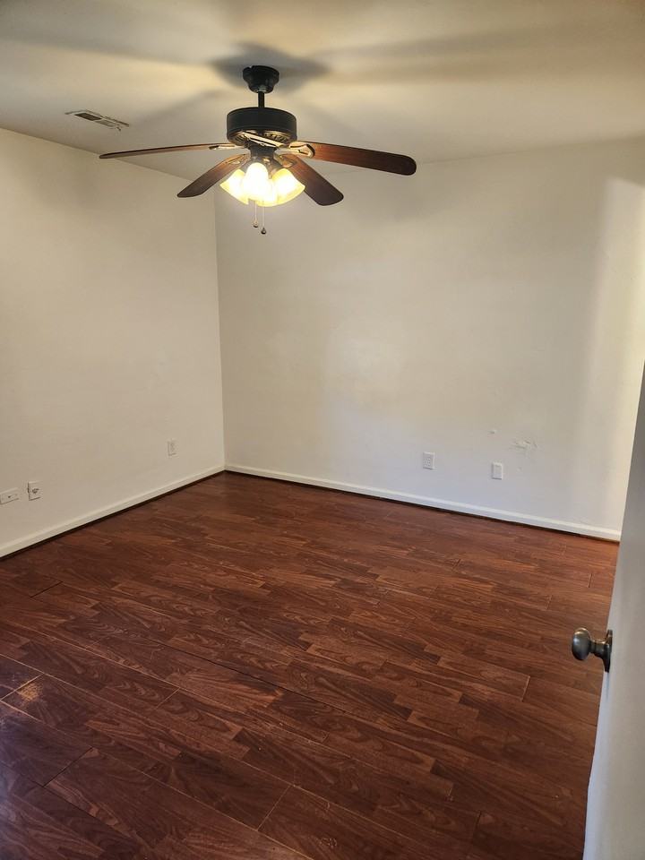 6040 Camellia Dr #B - Photo 4 of 5