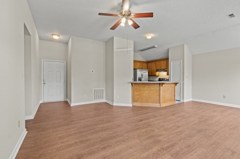 100 River Oaks Dr - Photo 2 of 22