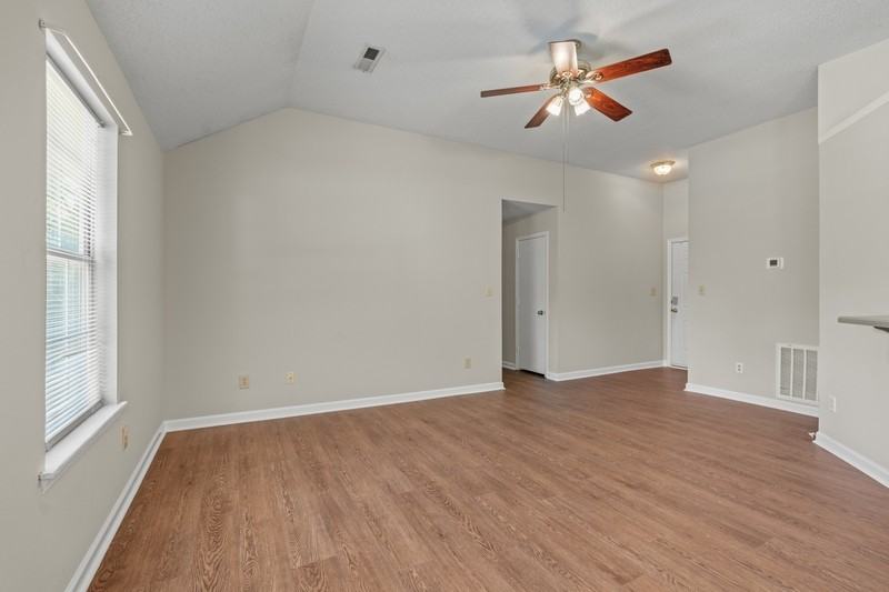 100 River Oaks Dr - Photo 3 of 22