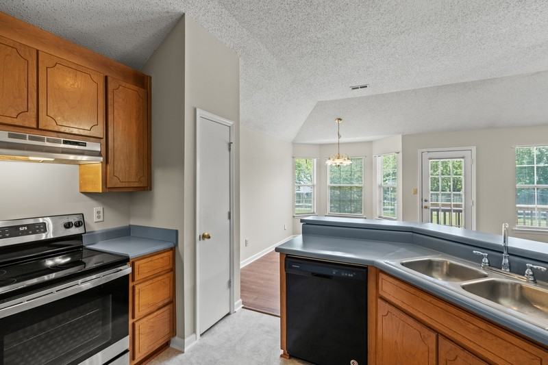 100 River Oaks Dr - Photo 6 of 22