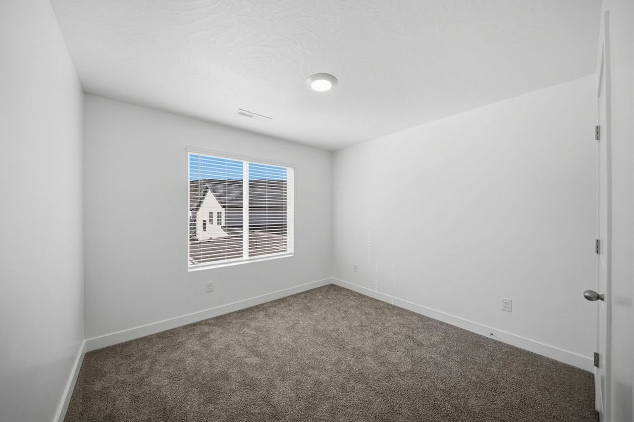 1677 S Cedar Mesa Dr - Photo 7 of 50