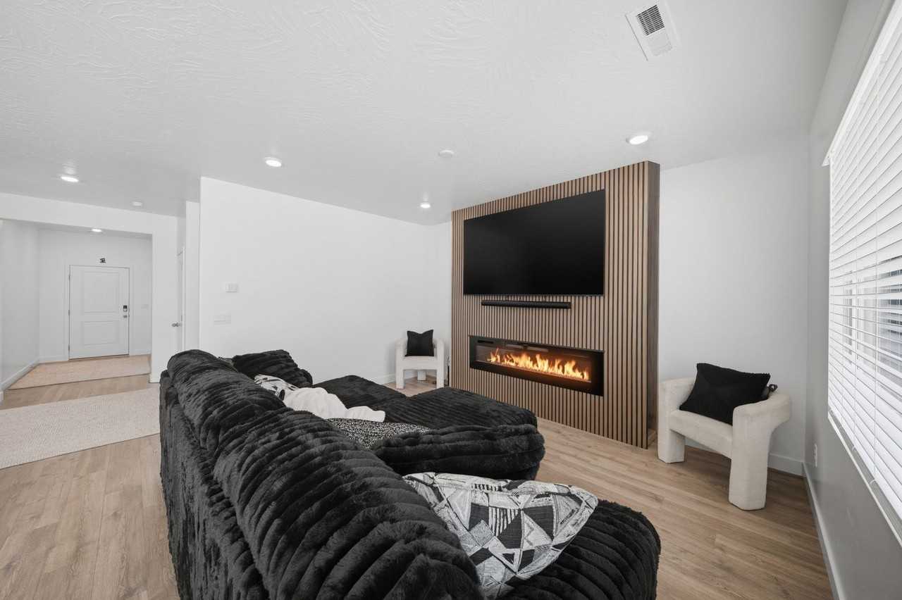 1677 S Cedar Mesa Dr - Photo 2 of 50