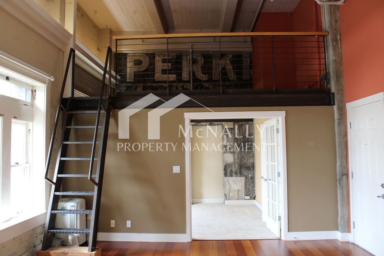 1101 A St - Photo 2 of 10