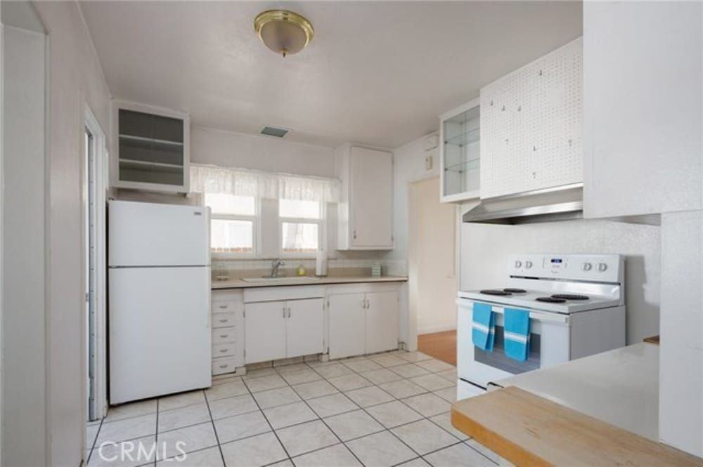4211 Elmwood Ct - Photo 4 of 11