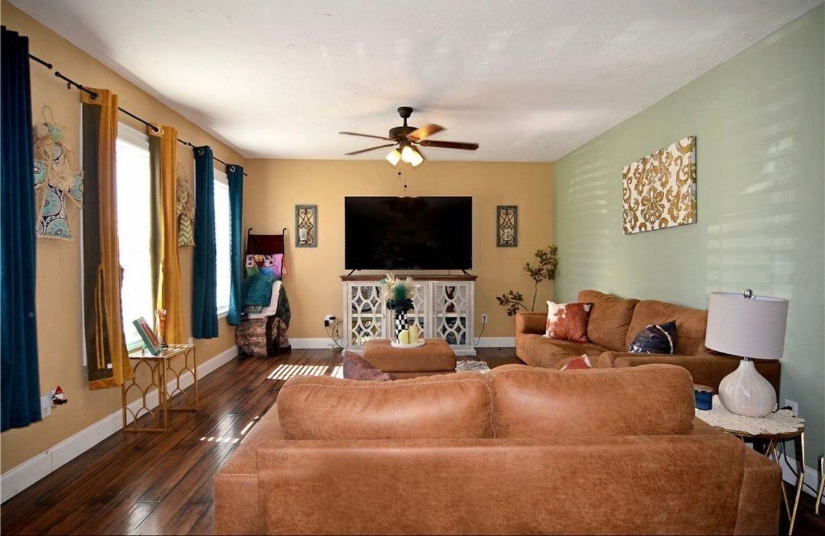 805 E Anderson St - Photo 2 of 9