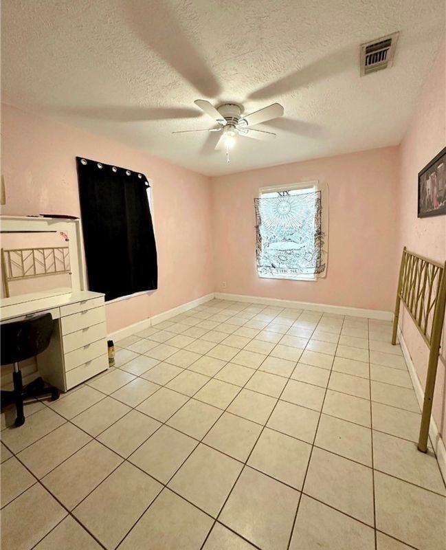 805 E Anderson St - Photo 7 of 9