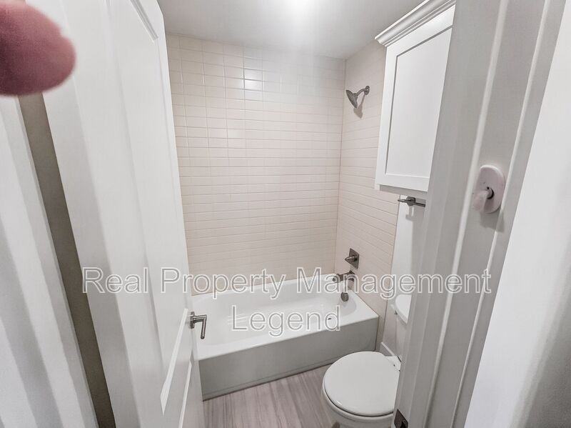 1019 Modesto Dr - Photo 3 of 50