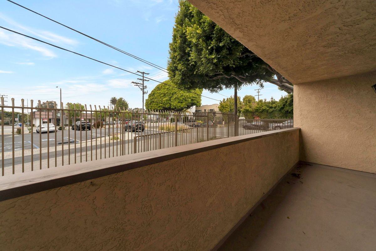 820 Pier Ave ##1 - Photo 4 of 15