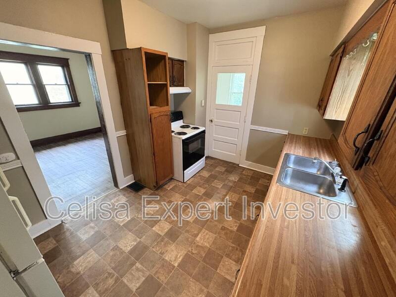 1353 Huestis Ave - Photo 4 of 9