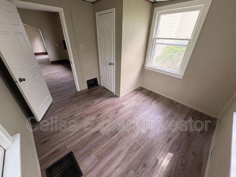 1353 Huestis Ave - Photo 5 of 9
