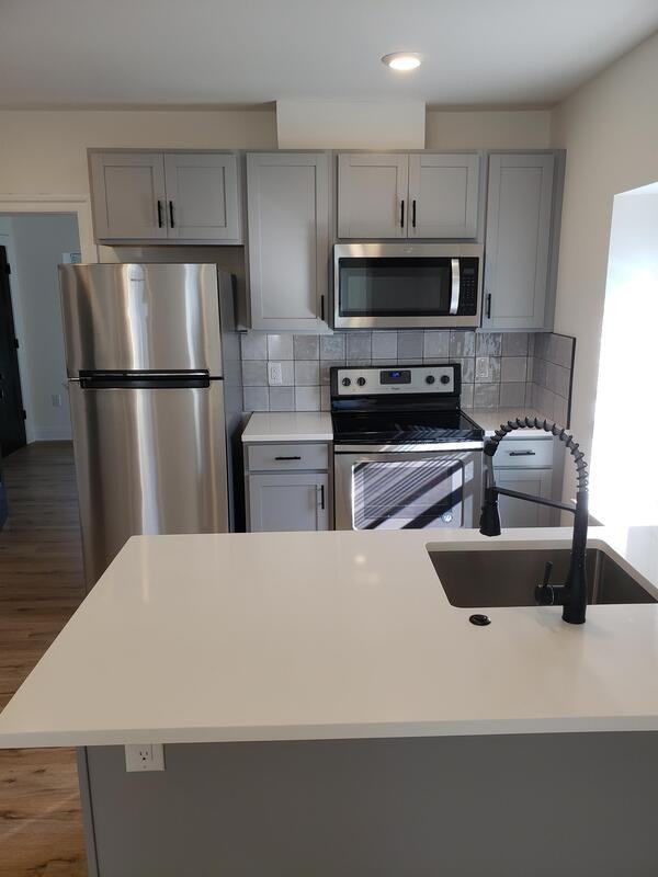 125 Sumac St - Photo 2 of 9