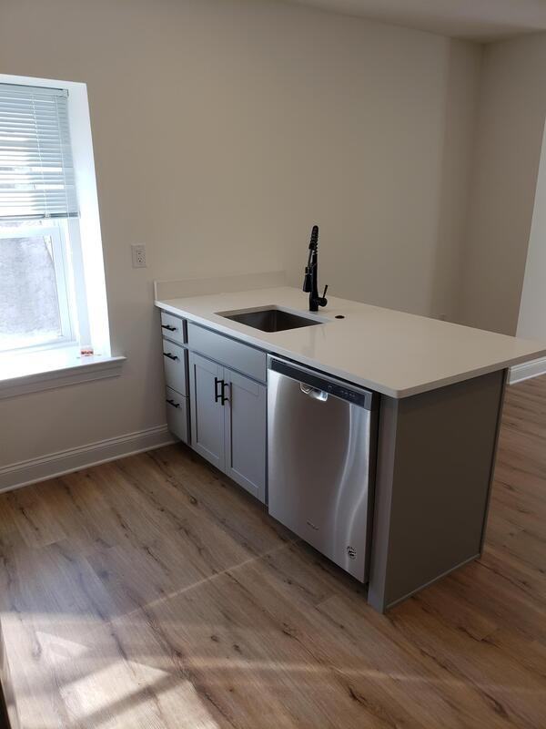 125 Sumac St - Photo 3 of 9