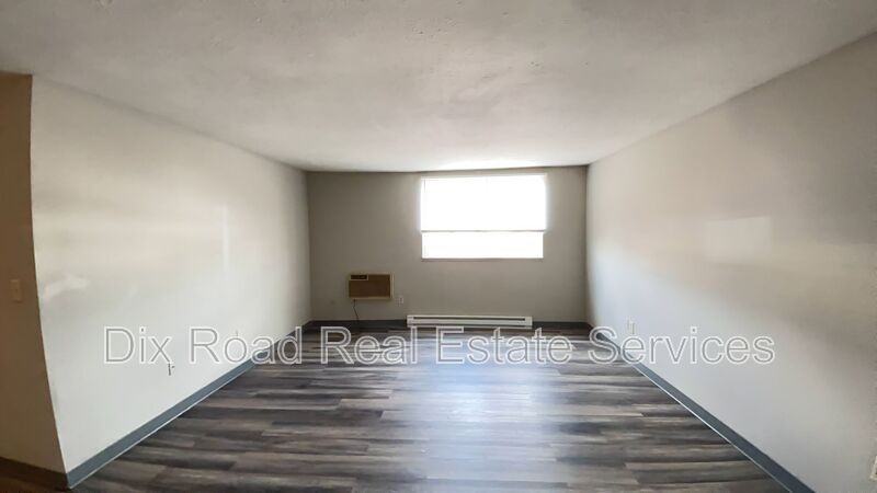 735 Trumbull St #4 - Photo 4 of 15