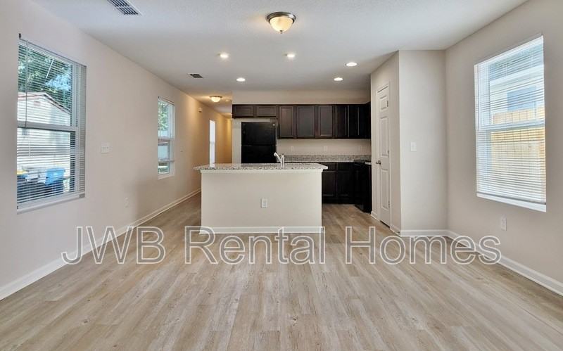 8816 Jasper Ave - Photo 4 of 13