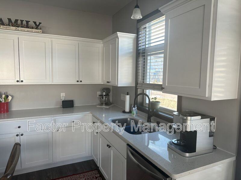 312 Prairie Rose Trl - Photo 3 of 12