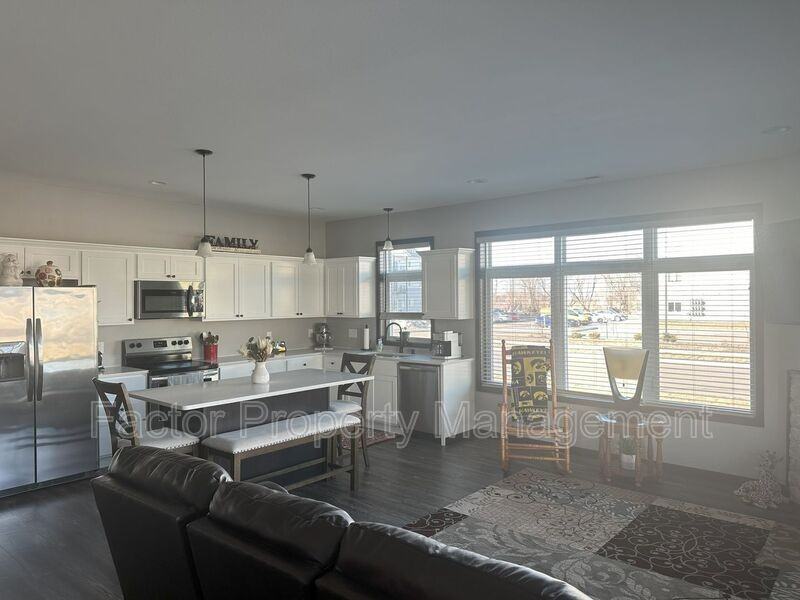 312 Prairie Rose Trl - Photo 4 of 12