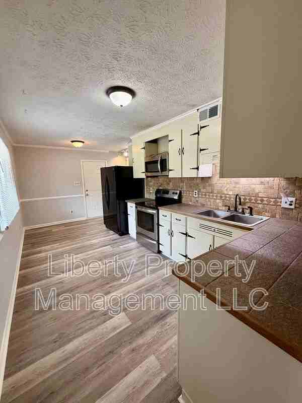 1725 Sand Hill Rd - Photo 4 of 14