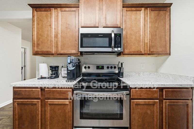 3200 Rogers Ave - Photo 3 of 30