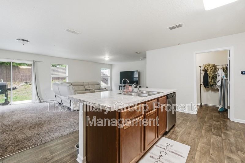 3200 Rogers Ave - Photo 4 of 30