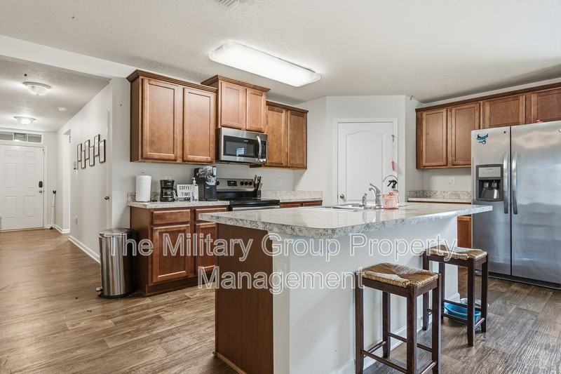 3200 Rogers Ave - Photo 5 of 30