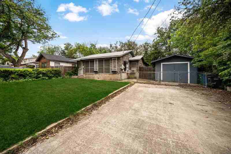 143 Valdez - Photo 2 of 29